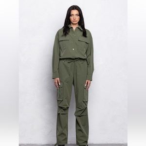 Loose fit parachute jumpsuit. Olive green. Size Medium